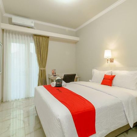 Hotel Reddoorz Near Taman Makam Pahlawan Cikutra Bandung Esterno foto