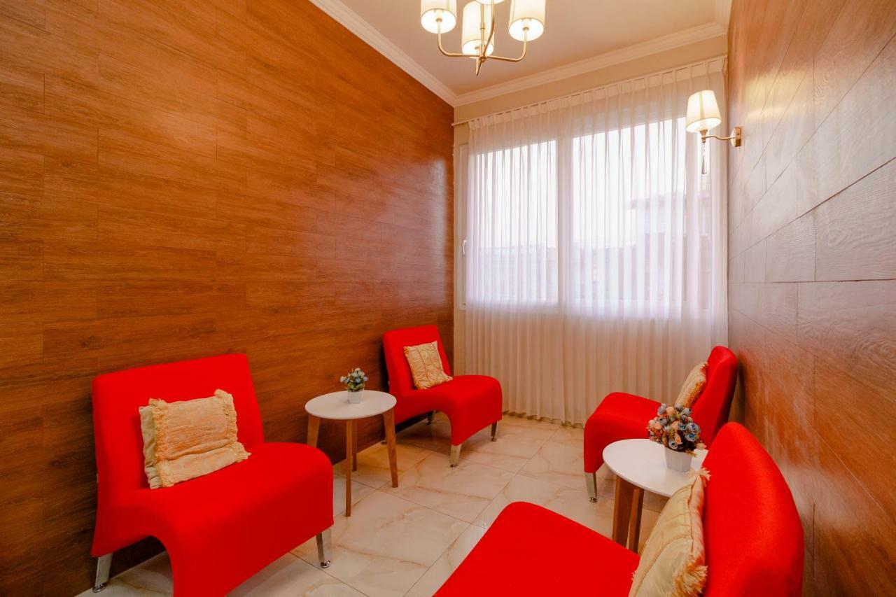 Hotel Reddoorz Near Taman Makam Pahlawan Cikutra Bandung Esterno foto