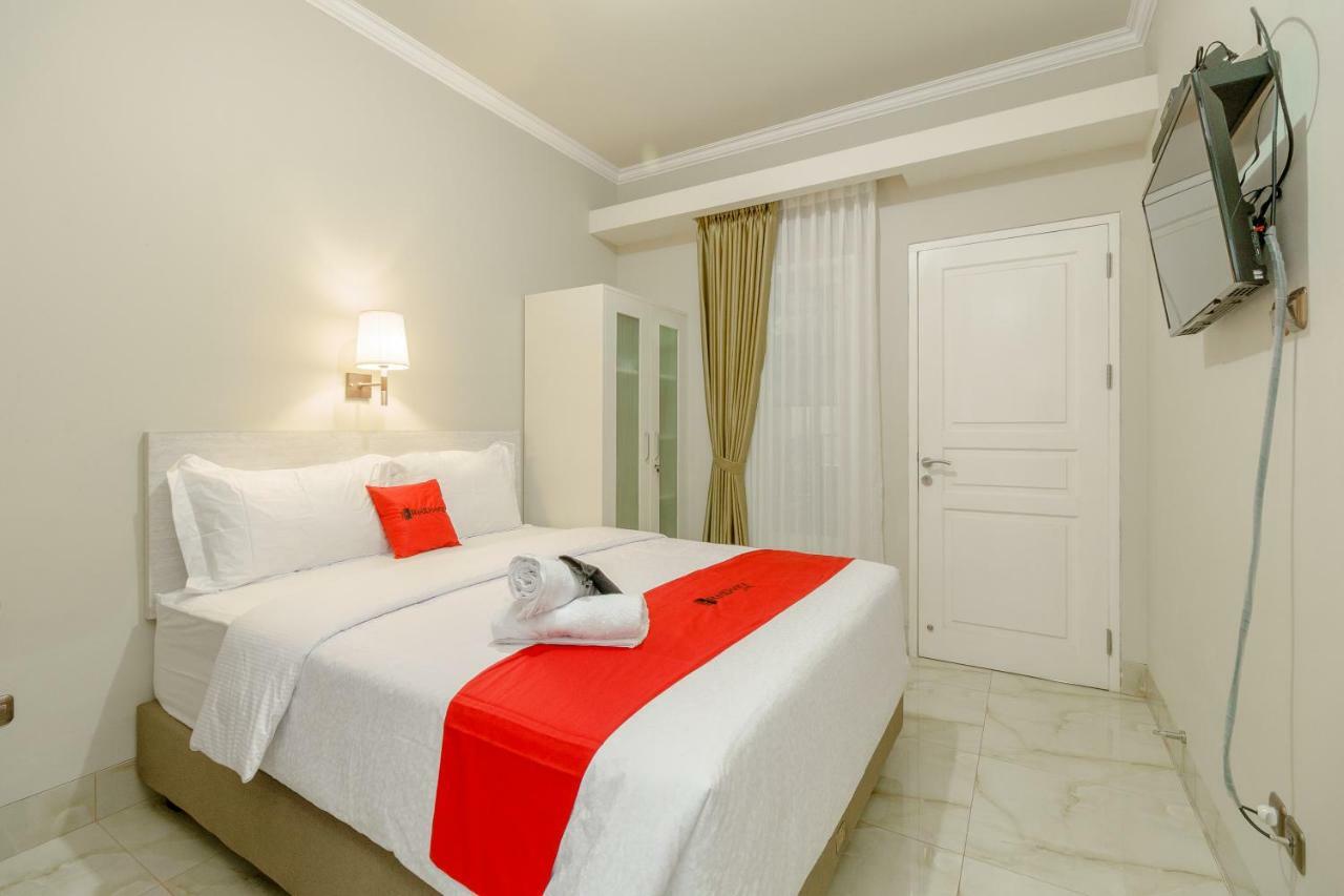 Hotel Reddoorz Near Taman Makam Pahlawan Cikutra Bandung Esterno foto