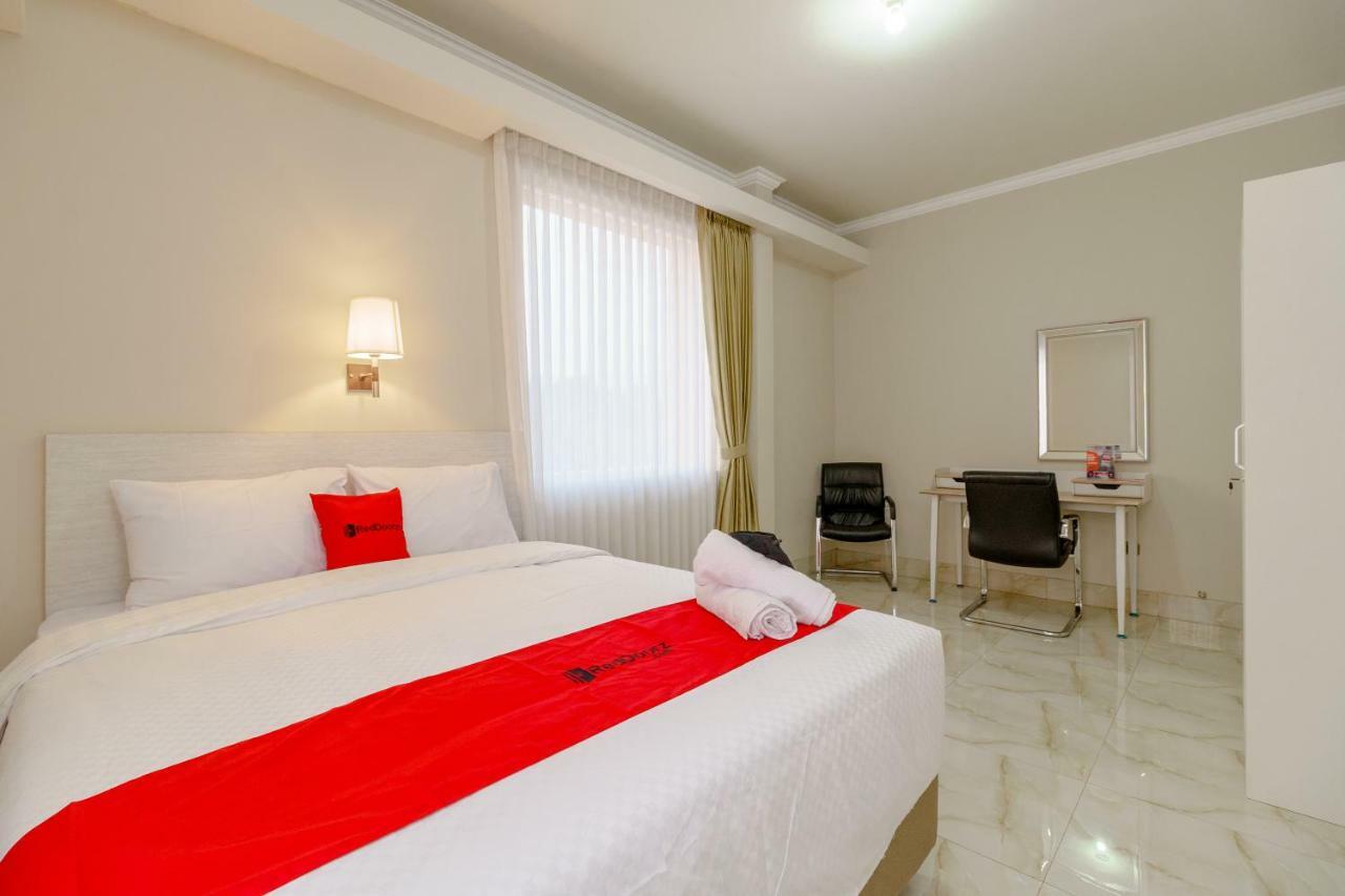 Hotel Reddoorz Near Taman Makam Pahlawan Cikutra Bandung Esterno foto