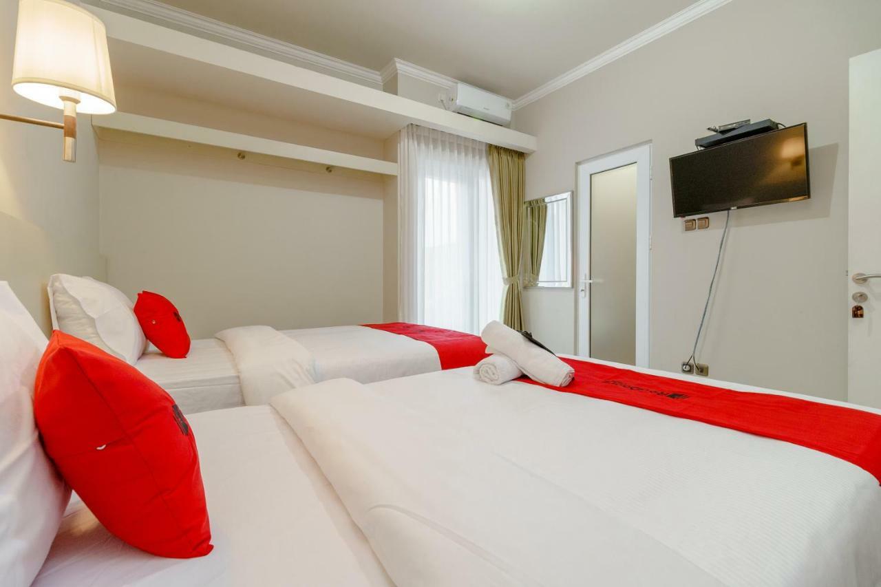 Hotel Reddoorz Near Taman Makam Pahlawan Cikutra Bandung Esterno foto