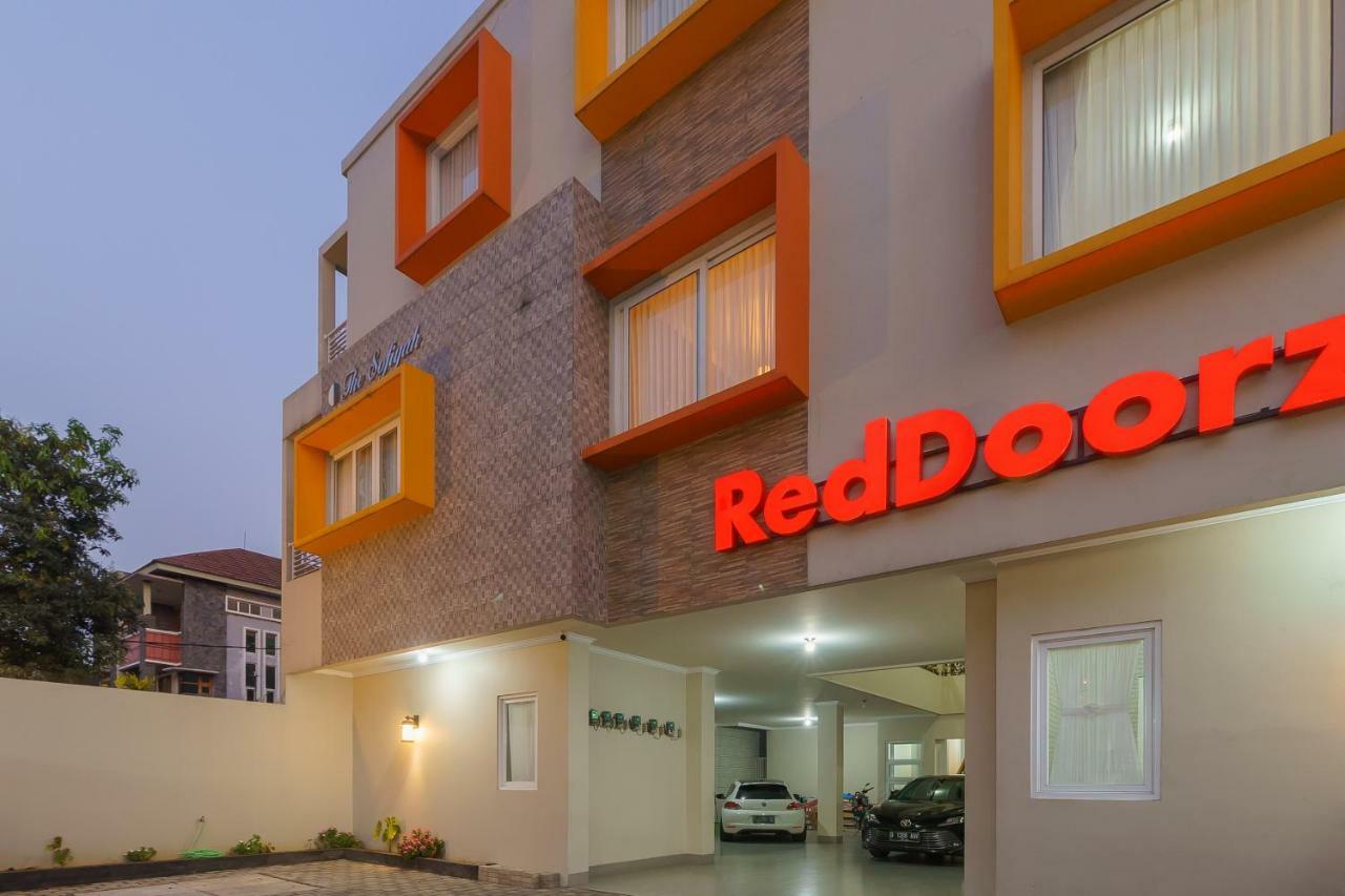 Hotel Reddoorz Near Taman Makam Pahlawan Cikutra Bandung Esterno foto
