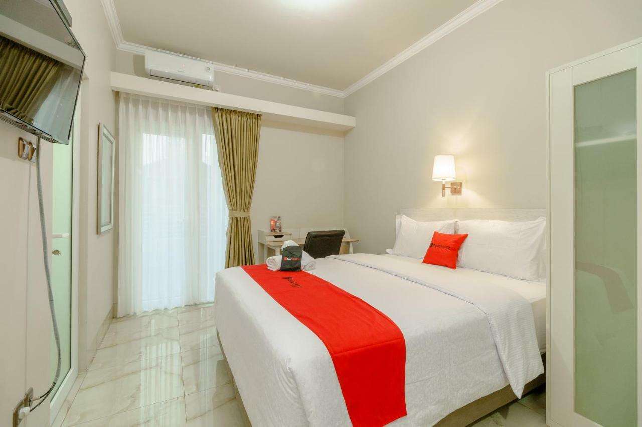 Hotel Reddoorz Near Taman Makam Pahlawan Cikutra Bandung Esterno foto