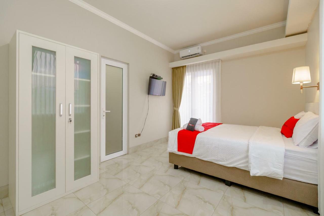 Hotel Reddoorz Near Taman Makam Pahlawan Cikutra Bandung Esterno foto