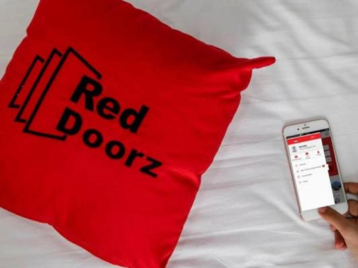 Hotel Reddoorz Near Taman Makam Pahlawan Cikutra Bandung Esterno foto